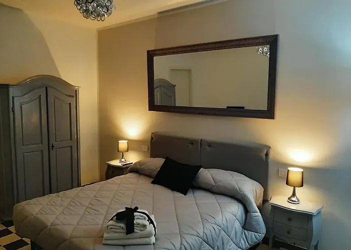 לינה וארוחת בוקר Principe Calaf 3 4*