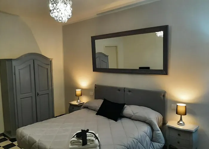 לינה וארוחת בוקר Principe Calaf 3 4*