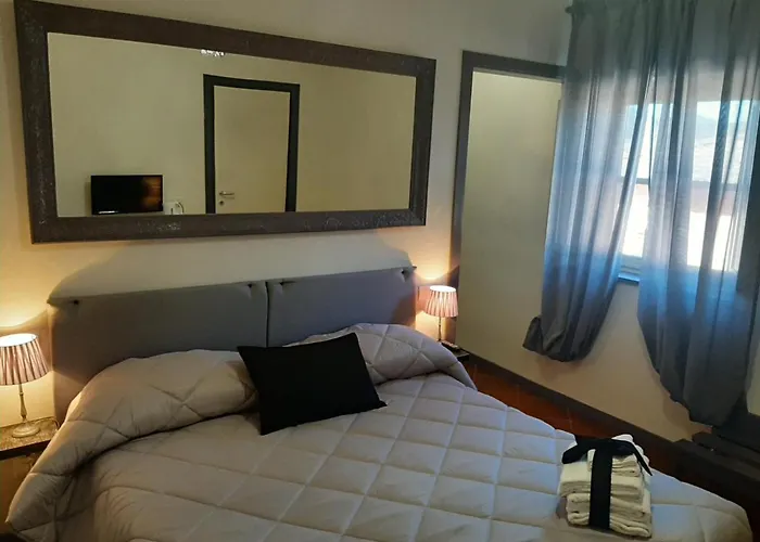 לינה וארוחת בוקר Principe Calaf 3 4*